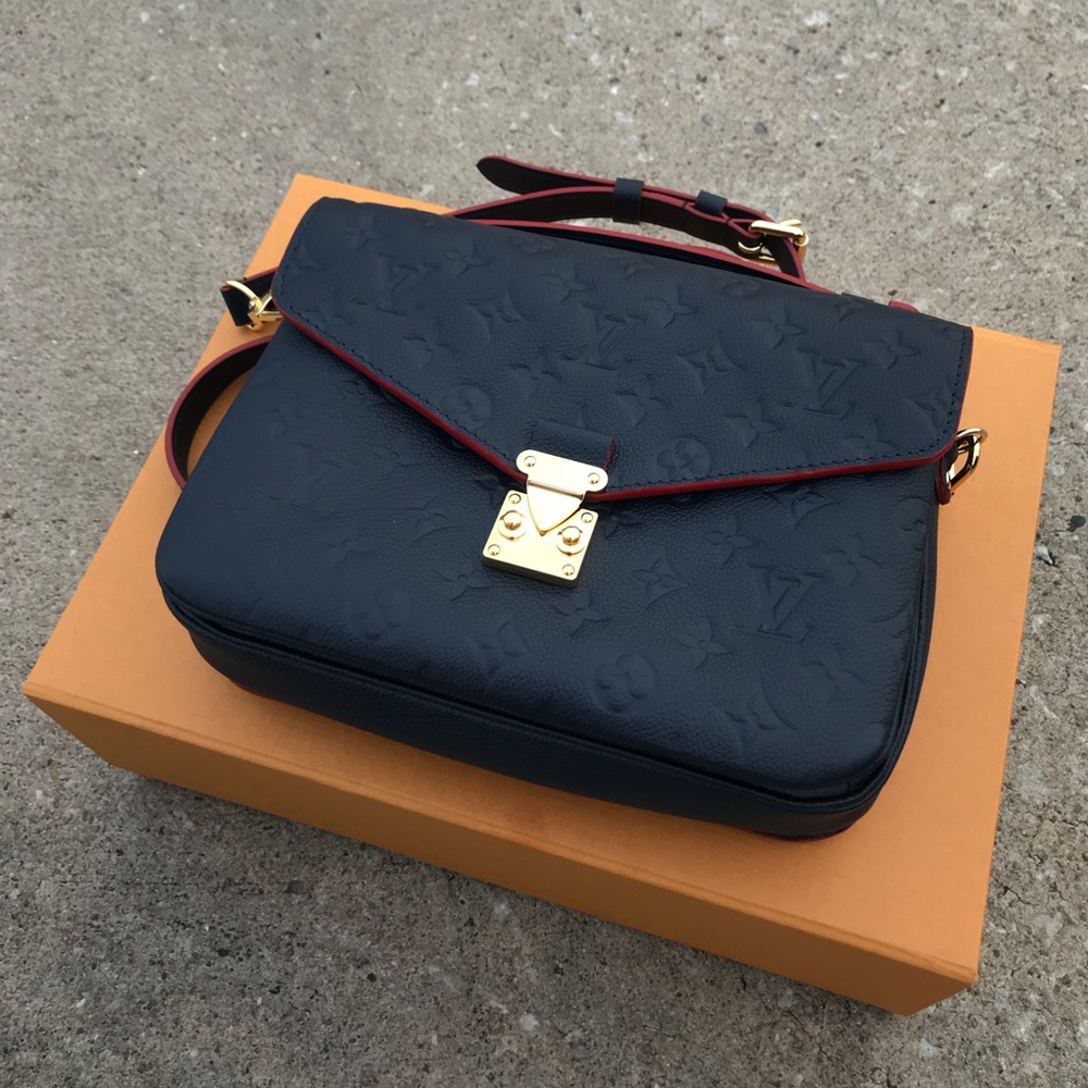 Brand New Louis Vuitton purse